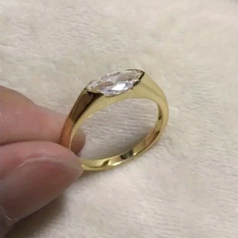Leaf Shaped Zirconia Ring for Women - Ideal for Engagement Wedding Anniversary